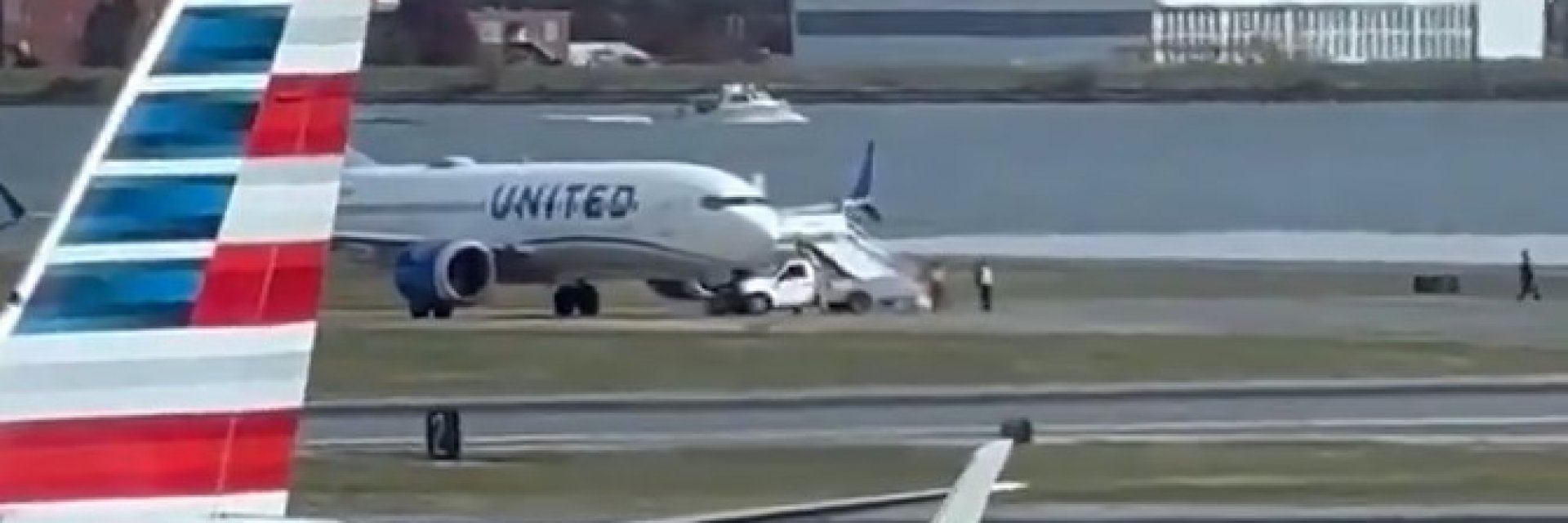 Бомбена заплаха спря полетите на летището във Вашингтон (видео)