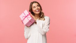 Романтиката е под заплаха: Най-лошите подаръци за зодиите