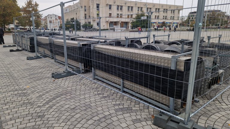 Започна изграждането на ледения парк в Пловдив, разраства се с още 350 кв. м (снимки)