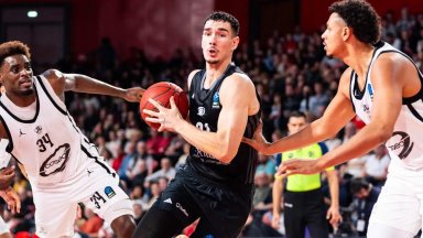 Феновете избраха български национал за №1 на месеца в Бундеслигата