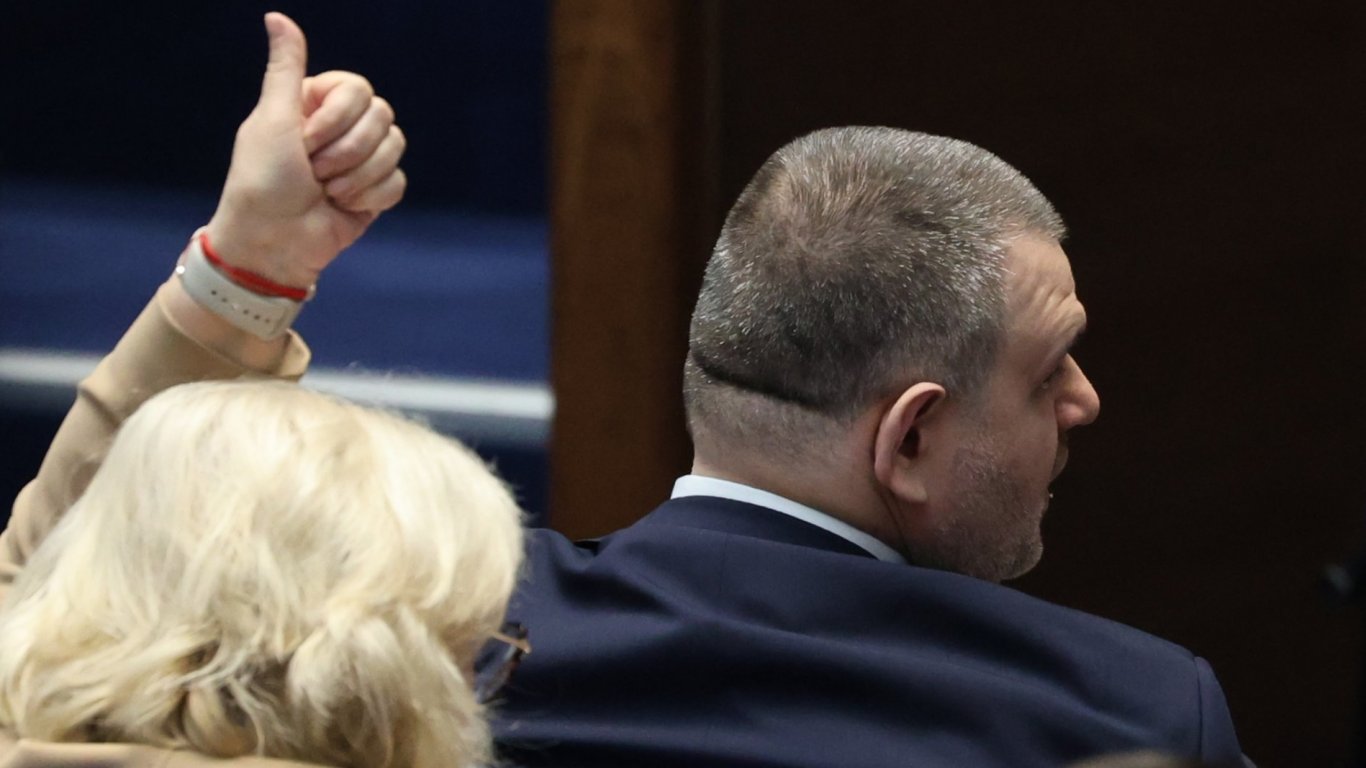 ДПС и БСП срещу ГЕРБ и ПП-ДБ в комисия "Сорос" в парламента
