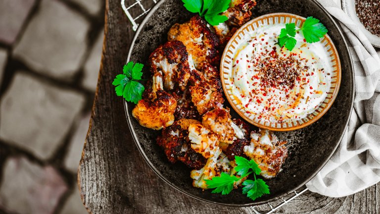 Запечен карфиол с таханов сос