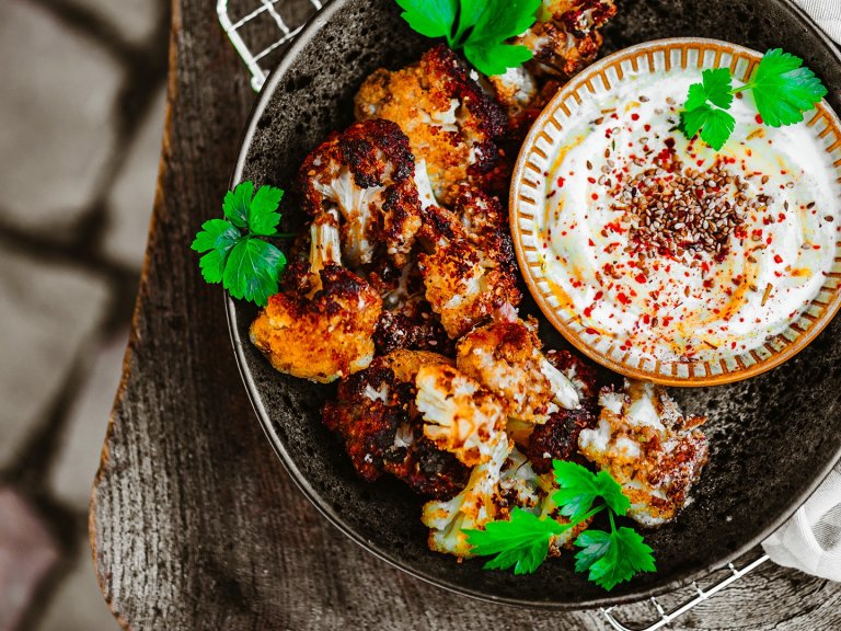 Запечен карфиол с таханов сос