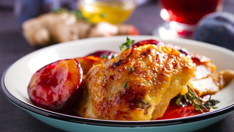 Печено пиле със сливи и портокалов дресинг