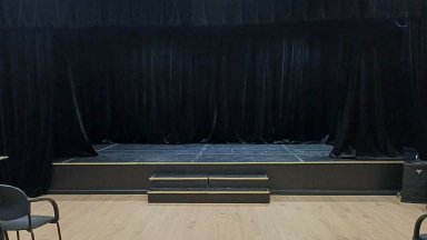 Театралната школа на Мариан Бачев бе изгонена от читалището след скандала "Хасърджиев"