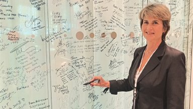 Признание: Весела Лечева се подписа на стената на олимпийците в МОК