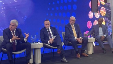 Вертикалният газов коридор ще доставя до 8 млн. куб. м американски втечнен газ за Югоизточна Европа