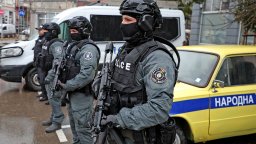 ОД на МВР Варна възстанови отдаването на почит на загиналите полицаи (снимки)