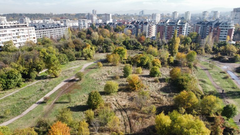 Обиколки и заобикалки по изгубената мотописта на София