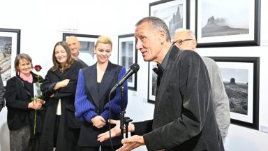 "Девон" на Михаил Заимов  - тишината като геология на погледа