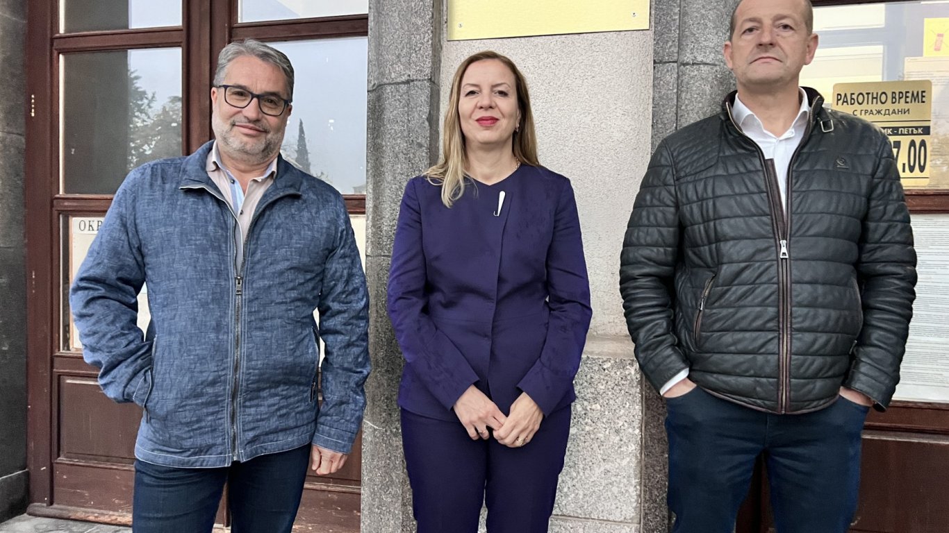 Крадците на гориво от тръбите на "Лукойл" преодолели датчиците на рафинерията
