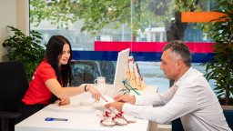 Между Катедралата и Делфинариума: новият офис на ПроКредит Банк