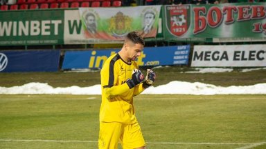 38 г. по-късно: Ботев (Враца) има национал на България, Евтимов сменя отказалия се Вуцов