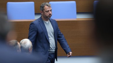 Делян Добрев: Белият дом е одобрил промените за особения управител на "Лукойл"