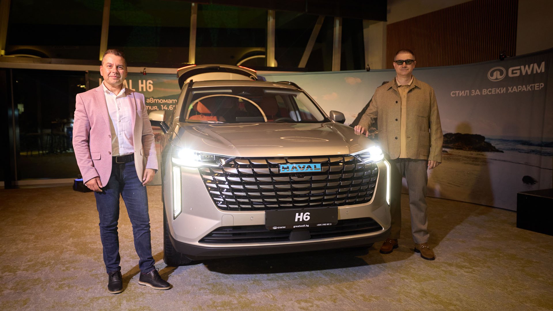 Тодор Стойков (в ляво) и Антон Дончев от Българска Автомобилна Индустрия представиха новия Haval H6