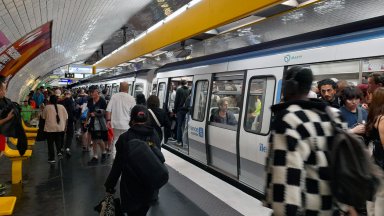 След 125 години спряха продажбата на хартиени билети в парижкото метро