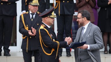 Даниел Митов с награди за служителите на реда по случай Празника на полицията (снимки)