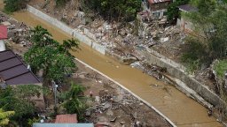 Проливни дъждове предизвикаха свлачища, които отнеха живота на седем души във Филипините