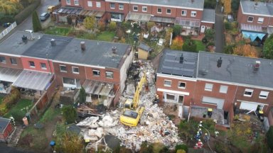 Мощна експлозия срина жилищна сграда в Германия (видео)