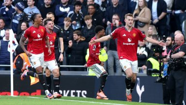 Манчестър Юнайтед огорчи феновете на Тотнъм в паметен мач