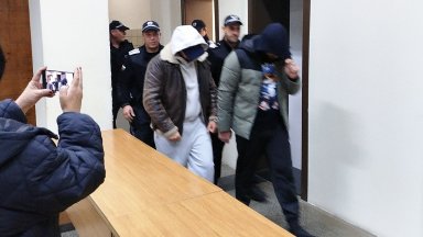 Четиримата, източили 7 тона дизел от тръбопровод на "Лукойл", остават в килия