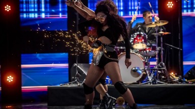 Танцьорка си ошлайфа гащите с флекс в "България търси талант“ 