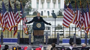 Тръмп разкритикува "корумпираните журналисти" за манипулираната му реч от Би Би Си