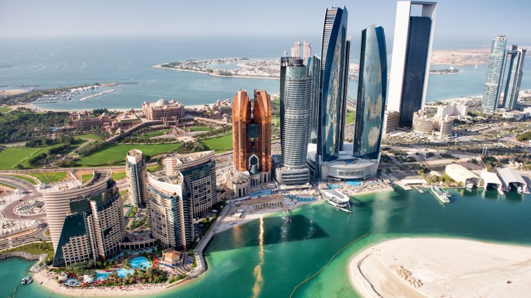 Националната петролна компания на Абу Даби инвестира $55 млрд. в нови енергийни проекти