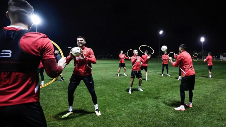 Двама национали отказаха да пътуват за екзотичното турне до Индонезия