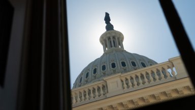 8 демократи гласуваха с републиканците в Сената за край на шътдауна в САЩ