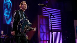 Rusita ще даде началото на вечерта на Chris Isaak в България на 22 юни
