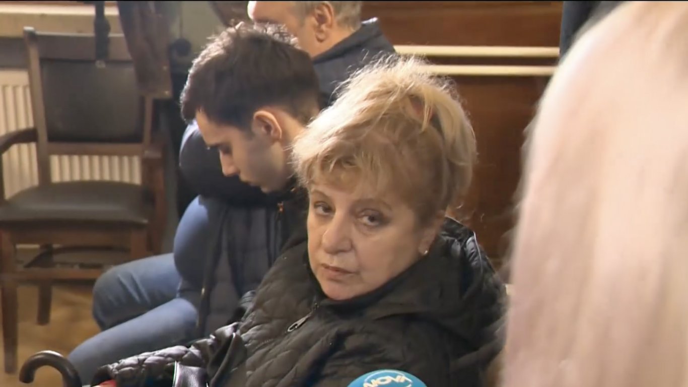 Майката на 19-годишния шофьор, прегазил трима в Разград: Ще си изтърпи каквото трябва