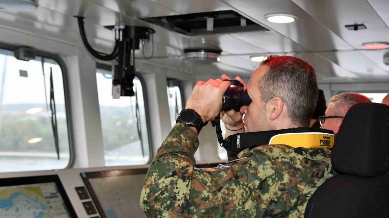 Военноморските сили спасиха двама бедстващи във водите край Бургас