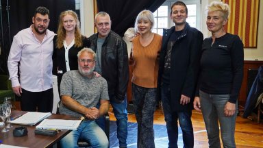 "Сенки отвъд светлината" - Боил Банов поставя спектакъл за травмите от времето в Народния театър