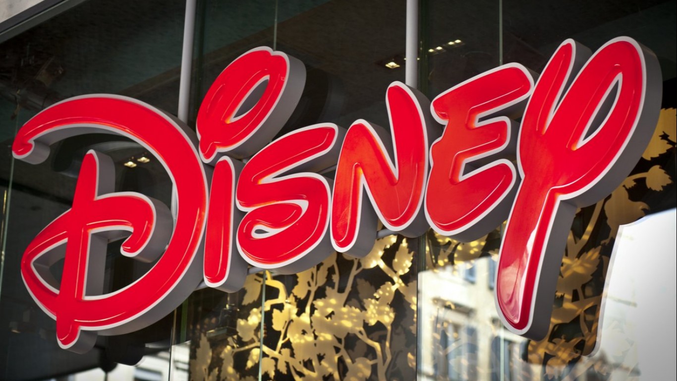 Disney предупреждава за  "удар по парковете" заради по-малко чуждестранни туристи