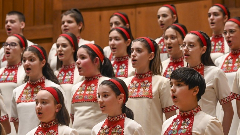 Детският хор на БНР ни кани на голям концерт с Радиосимфониците в Софийската опера и на премиера на двуезичен албум