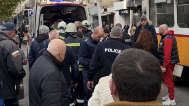 Момиче бе блъснато от трамвай в центъра на София (видео)