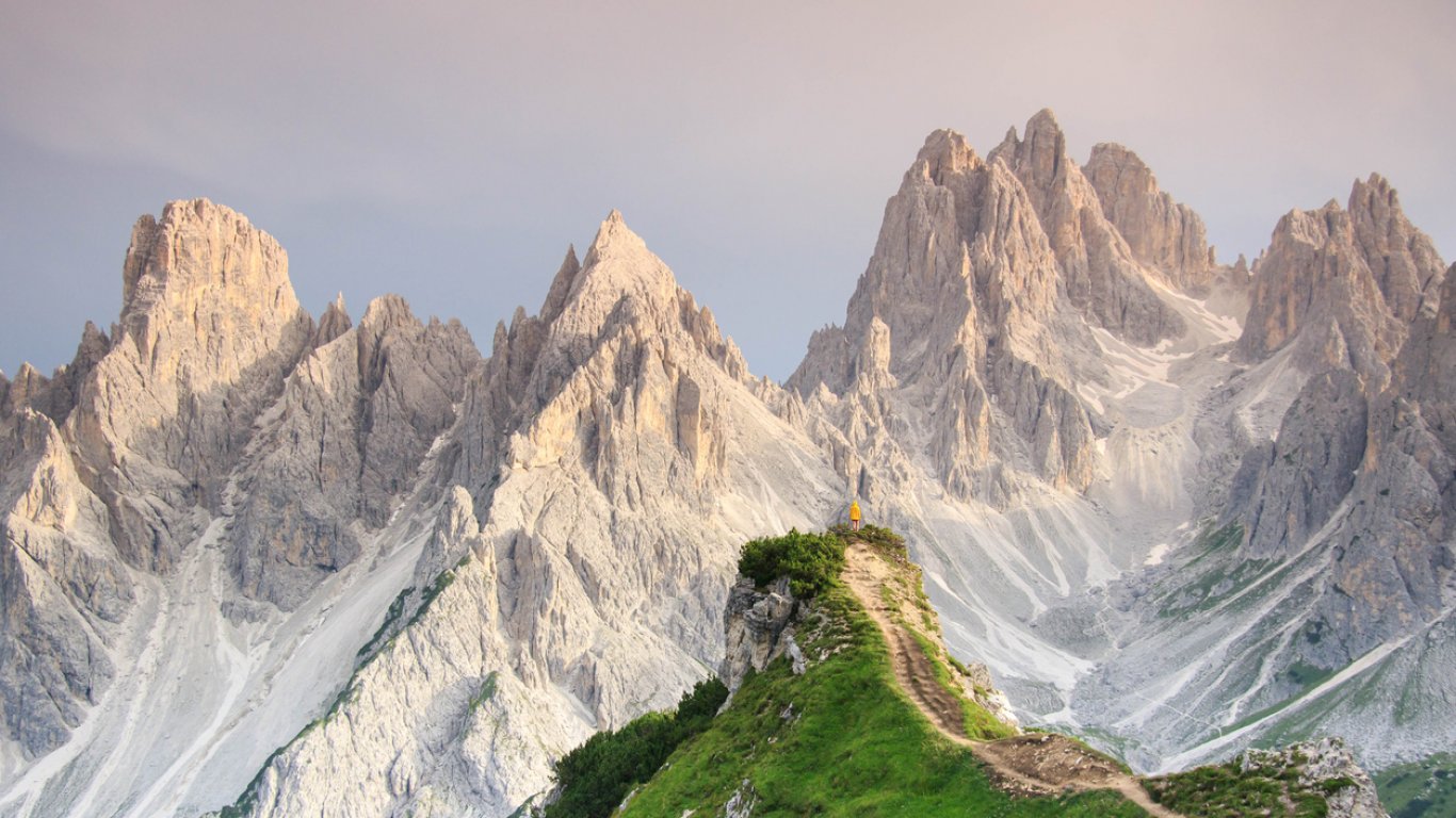 Високо изкуство: Музеят, до който се стига след осемчасов поход (снимки/видео)