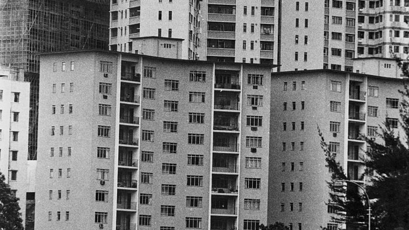 В тези блокове има всичко - магазини, ресторанти, медицински клиники и зъболекарски кабинети