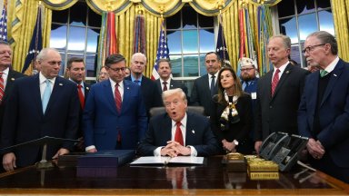 След 43 дни бюджетна парализа: Край на най-дългата пауза в работата на правителството на САЩ