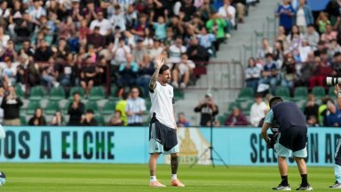 Над 25 000 фенове отидоха да гледат тренировката на Меси и Аржентина в испанско градче