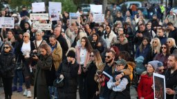 Протест и шествие "Справедливост за Мая" в София, искат уволнение на д-р Цоневски (снимки)