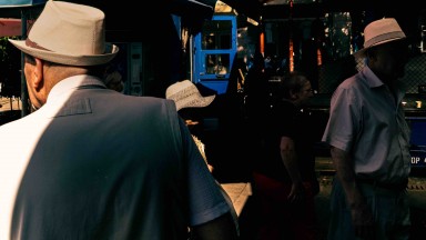 Константин Вълков запечатва чара на софийските пазари в кадри