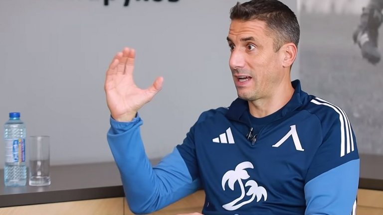 Треньорът на "Левски" пред Marca: В българската реалност да водим с 9 точки е изключително