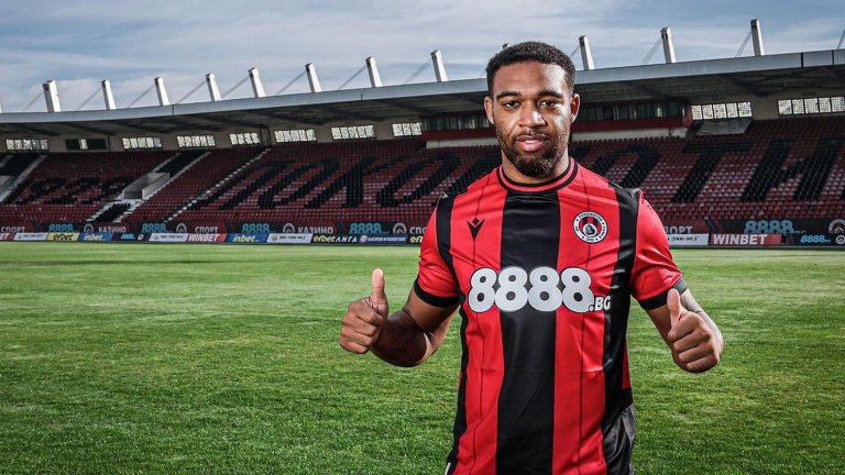 Арестуваха звездата на Локо София на летище в Лондон