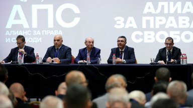 Учредиха новата партия на Доган, той отново е почетен председател