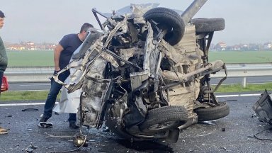 23-годишна шофьорка е била зад волана на прелетелия в насрещното на "Тракия" джип