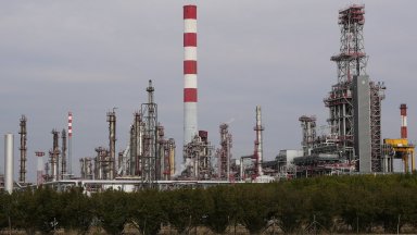 САЩ дадоха лиценз на Сърбия, но за да продаде единствената си рафинерия до февруари
