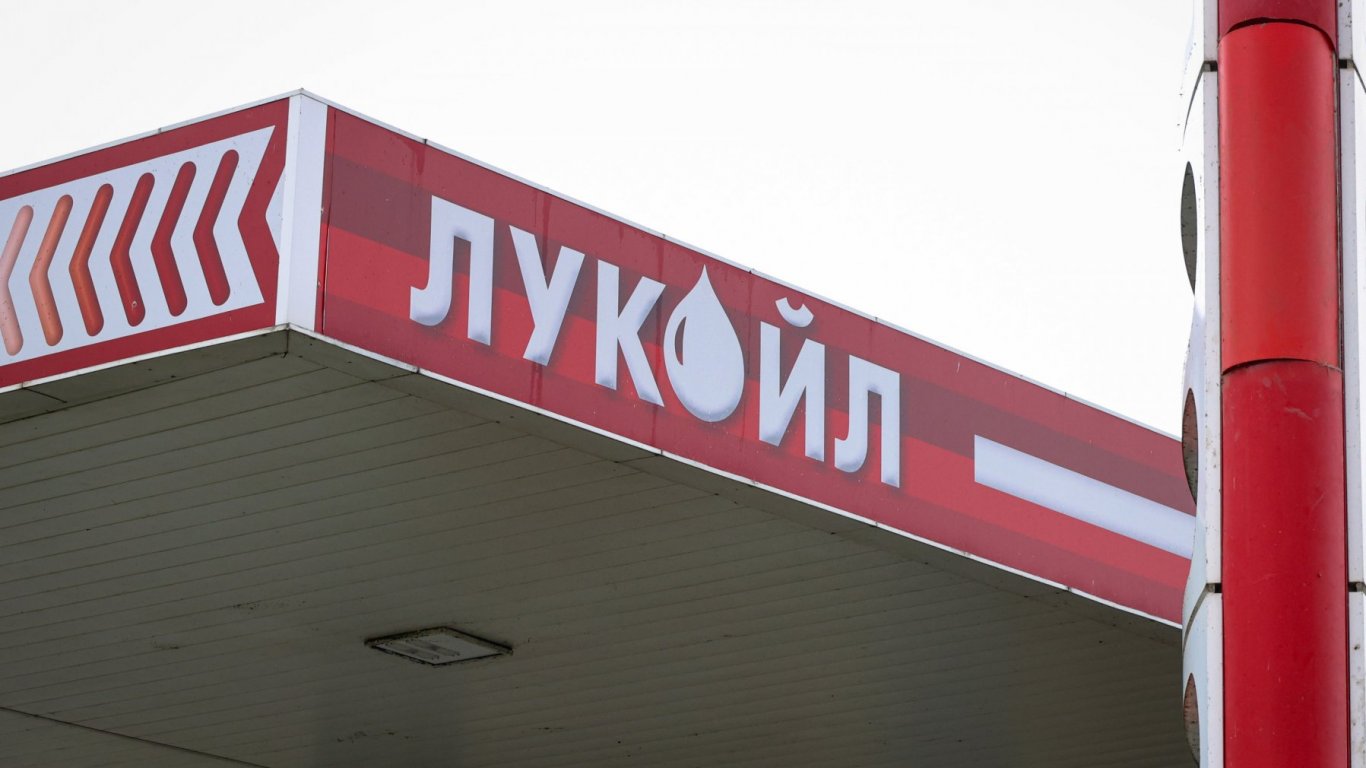 Споделят ли обща съдба рафинериите на "Лукойл" на Балканите