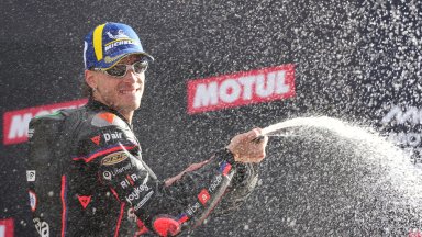 В отсъствието на шампиона: Бедзеки унищожи конкуренцията за край на сезона в Moto GP